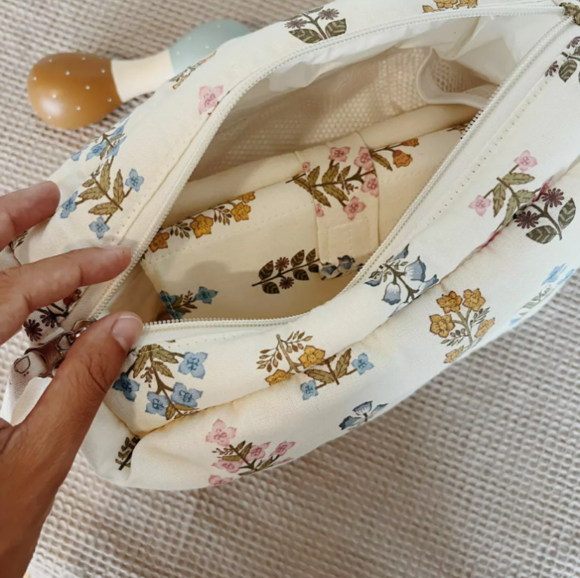 Bolsa cambiadora de muselina con estampado floral de poliéster